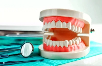 Установка съемных зубных протезов
