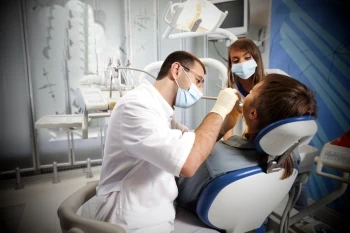 Прием зубного врача стоматолога